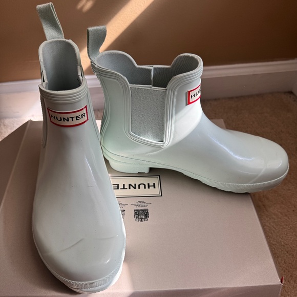 Hunter Gloss Chelsea Rain Boots - Picture 2 of 6